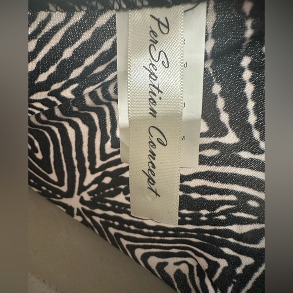 Almost New - Perception Concept V Neck Dress Size XL - Picture 3 of 5